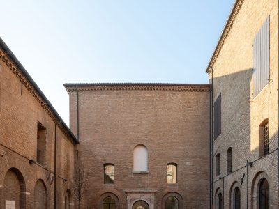 Palazzo dei Diamanti Cortili